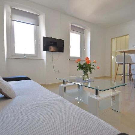 City Centre Apartment With Terrace 2 PUY 외부 사진