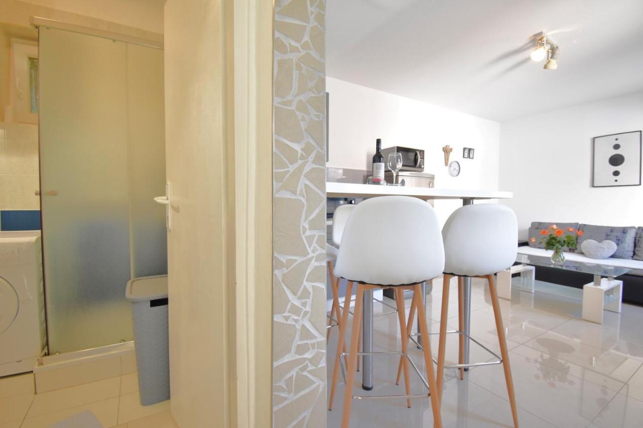 City Centre Apartment With Terrace 2 PUY 외부 사진
