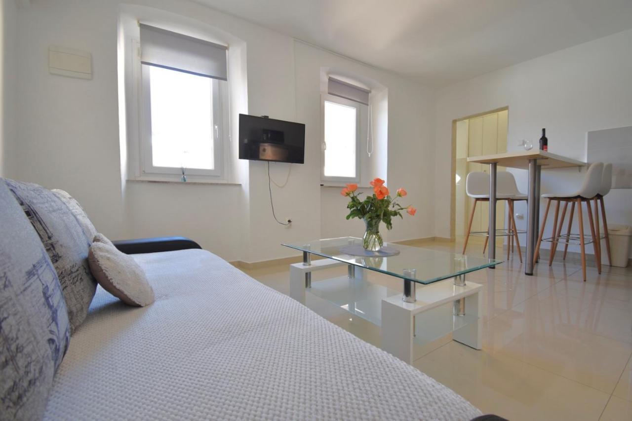 City Centre Apartment With Terrace 2 PUY 외부 사진
