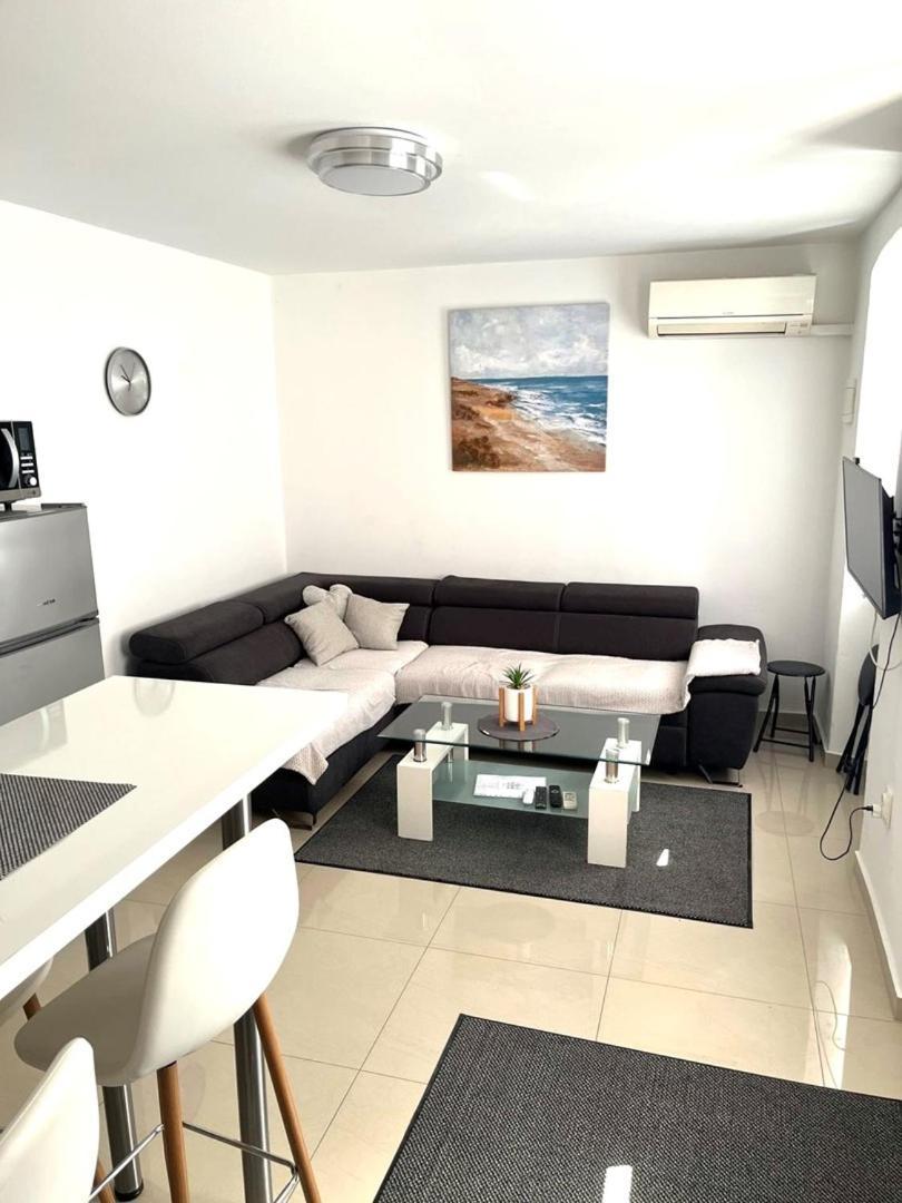 City Centre Apartment With Terrace 2 PUY 외부 사진